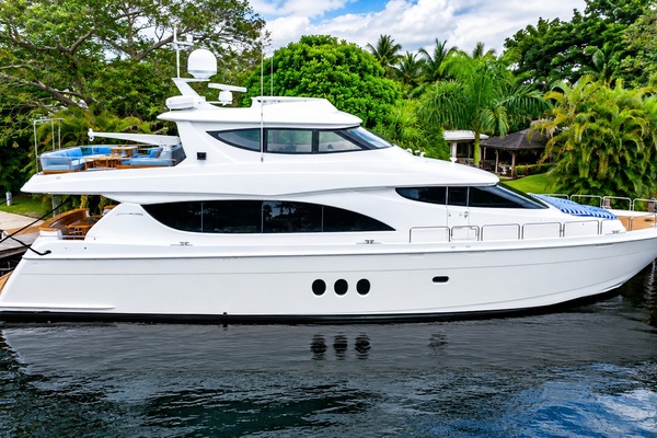 TOP SHELF 80ft Hatteras Yacht For Sale