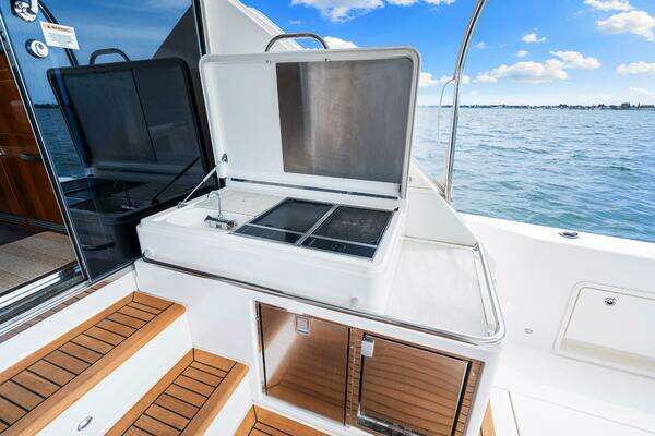 Riviera 575 SUV Yacht For Sale