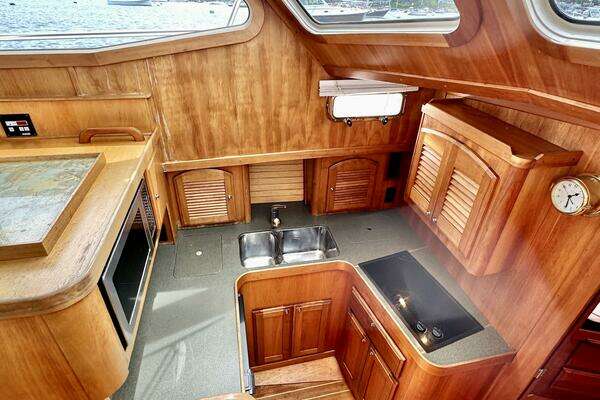 Sabreline Flybridge Yacht For Sale