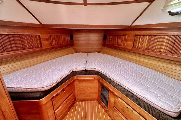 Sabreline Flybridge Yacht For Sale