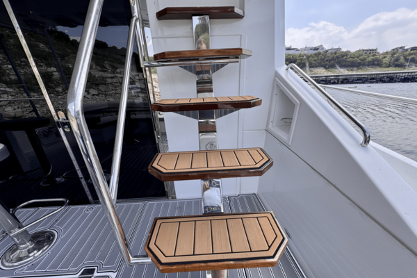 Cruisers Yachts 60 FLY Yacht For Sale