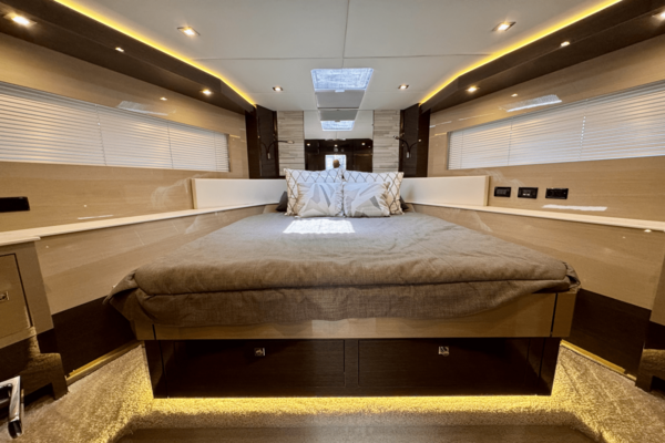Cruisers Yachts 60 FLY Yacht For Sale