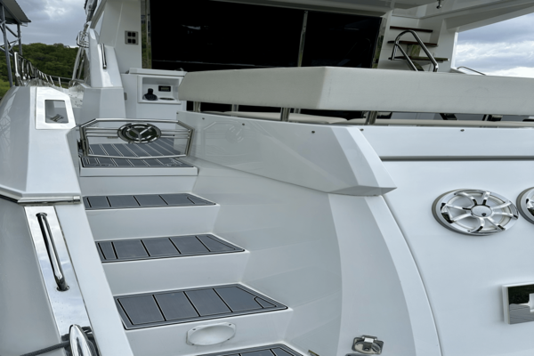 Cruisers Yachts 60 FLY Yacht For Sale
