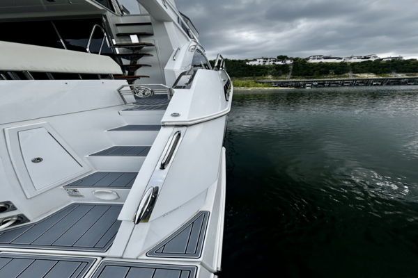 Cruisers Yachts 60 FLY Yacht For Sale
