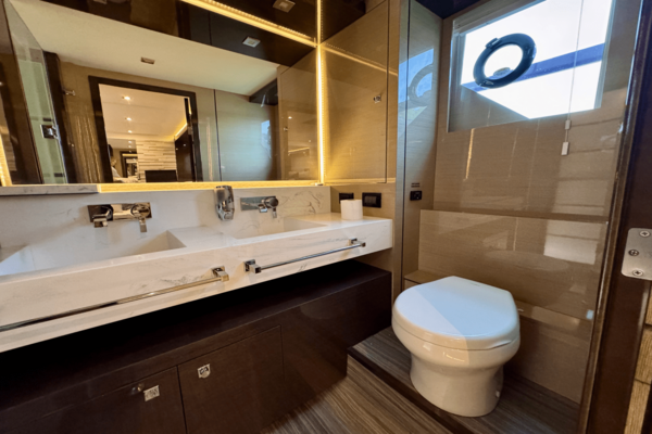Cruisers Yachts 60 FLY Yacht For Sale
