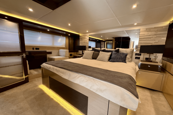 Cruisers Yachts 60 FLY Yacht For Sale