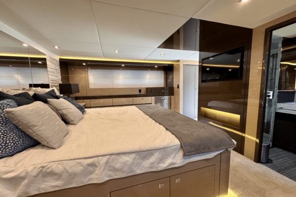 Cruisers Yachts 60 FLY Yacht For Sale