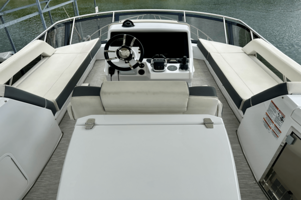 Cruisers Yachts 60 FLY Yacht For Sale