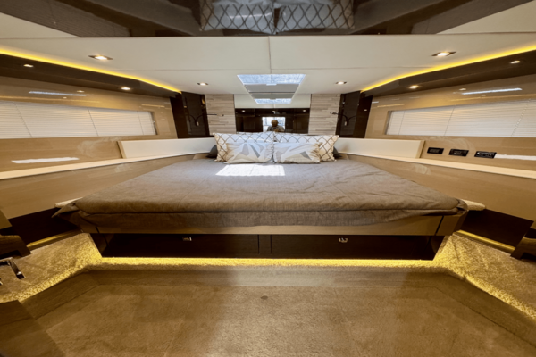 Cruisers Yachts 60 FLY Yacht For Sale