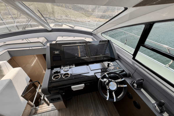 Cruisers Yachts 60 FLY Yacht For Sale