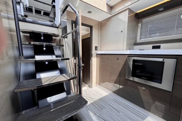 Cruisers Yachts 60 FLY Yacht For Sale