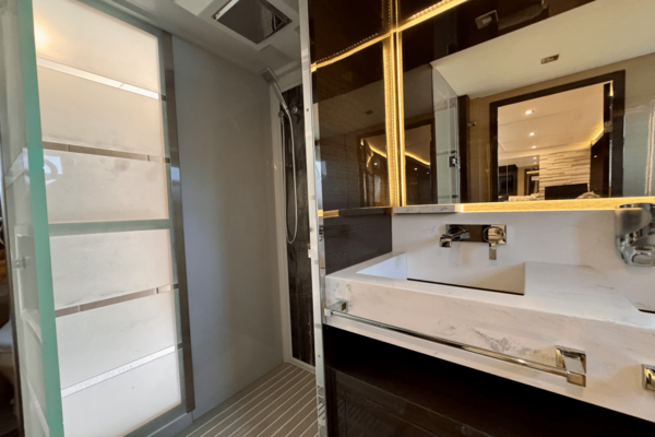 Cruisers Yachts 60 FLY Yacht For Sale