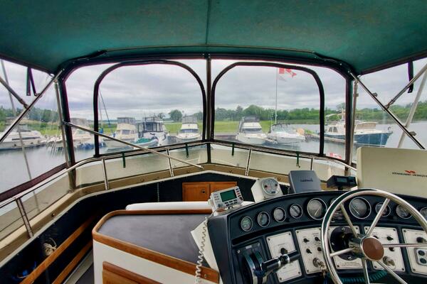 Liquid Asset 36ft Carver Yacht For Sale