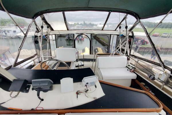 Liquid Asset 36ft Carver Yacht For Sale