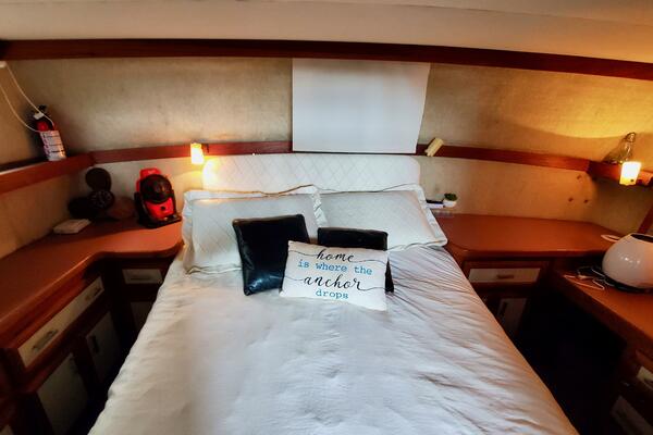 Liquid Asset 36ft Carver Yacht For Sale