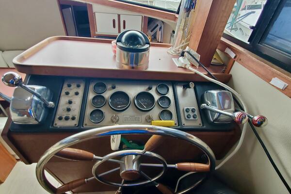 Liquid Asset 36ft Carver Yacht For Sale