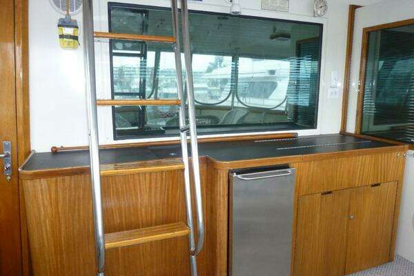 Hatteras Flybridge Yacht For Sale