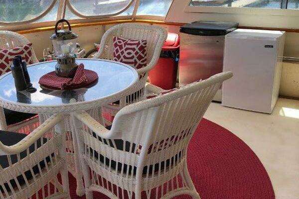 Hatteras Flybridge Yacht For Sale