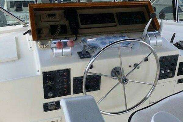 Hatteras Flybridge Yacht For Sale