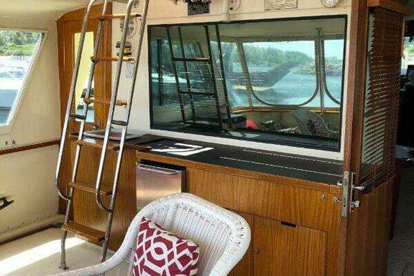 Hatteras Flybridge Yacht For Sale