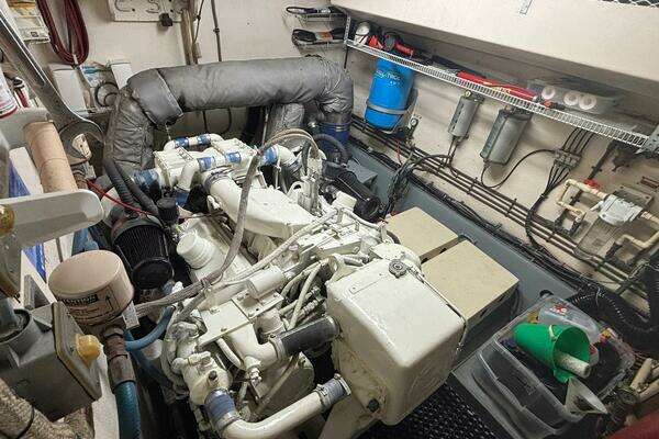 Hatteras Flybridge Yacht For Sale