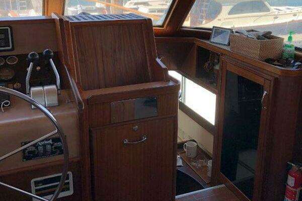 Hatteras Flybridge Yacht For Sale
