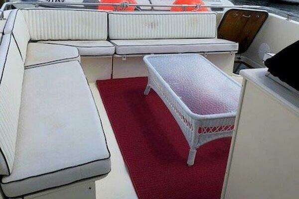 Hatteras Flybridge Yacht For Sale