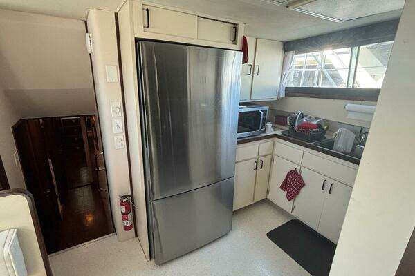 Hatteras Flybridge Yacht For Sale