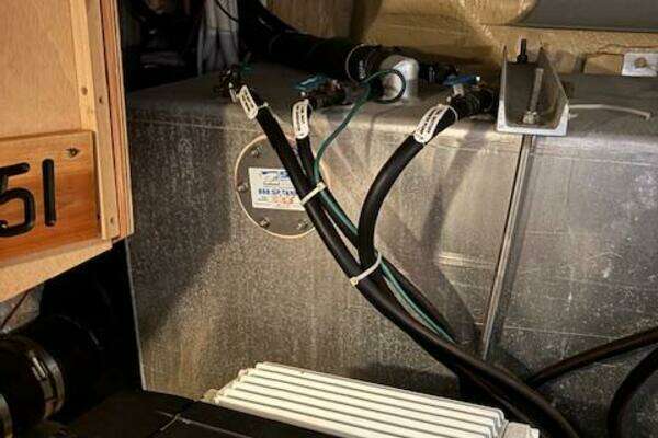 Carver 43 Motor Yacht Yacht For Sale