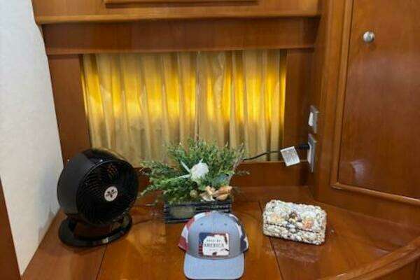 Carver 43 Motor Yacht Yacht For Sale