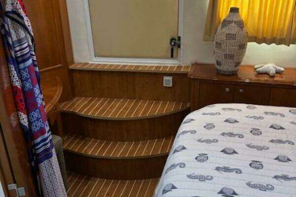 Carver 43 Motor Yacht Yacht For Sale