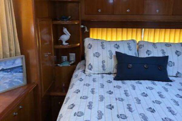 Carver 43 Motor Yacht Yacht For Sale