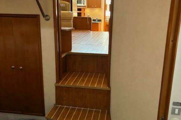 Carver 43 Motor Yacht Yacht For Sale