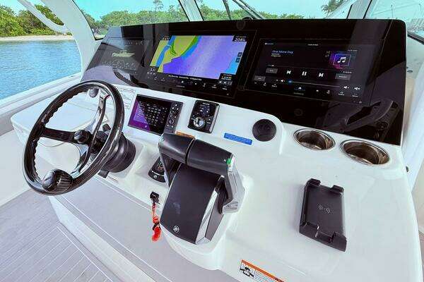 Scout 400 LXF Yacht For Sale