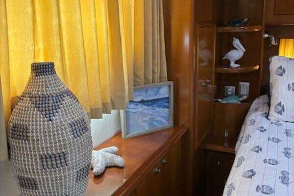 Carver 43 Motor Yacht Yacht For Sale