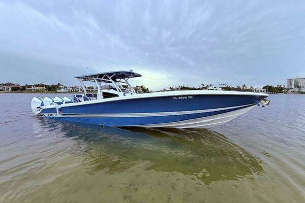 Photo of the 2022 Nor-Tech 390 Sport Center Console