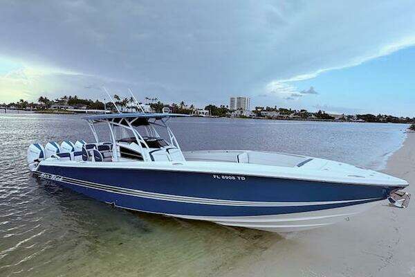 Photo of the 2022 Nor-Tech 390 Sport Center Console