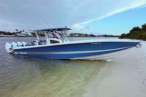 Photo of the 2022 Nor-Tech 390 Sport Center Console