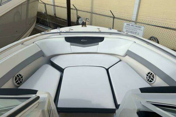 Photo of the 2021 Robalo R247 Dual Console