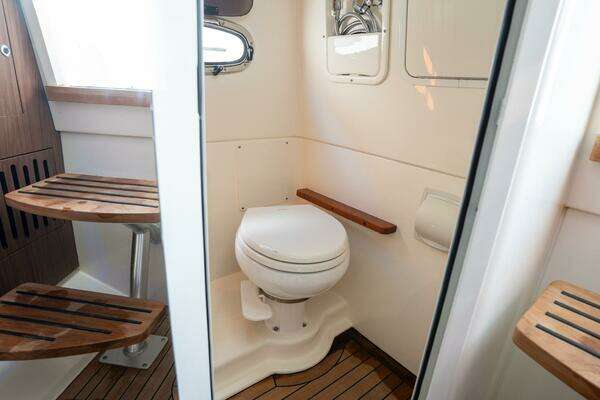 Boston Whaler 380 Outrage Center Console Yacht For Sale