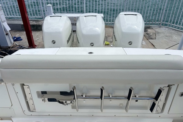 2020 Boston Whaler 38
