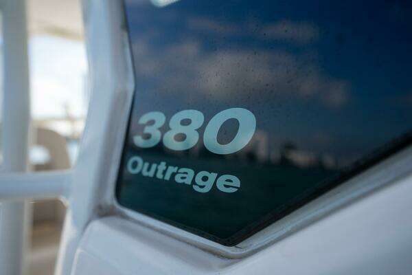 Boston Whaler 380 Outrage Center Console Yacht For Sale