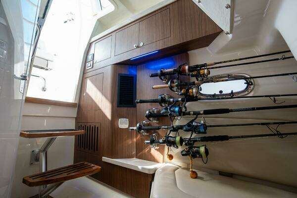 Boston Whaler 380 Outrage Center Console Yacht For Sale