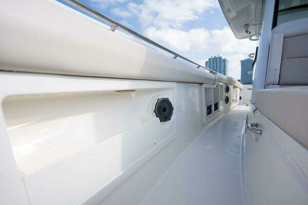 Boston Whaler 380 Outrage Center Console Yacht For Sale