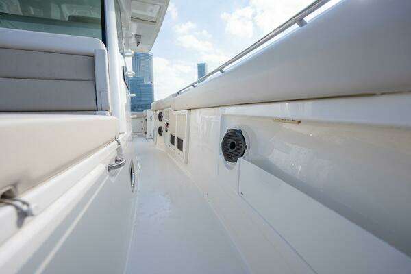 Boston Whaler 380 Outrage Center Console Yacht For Sale