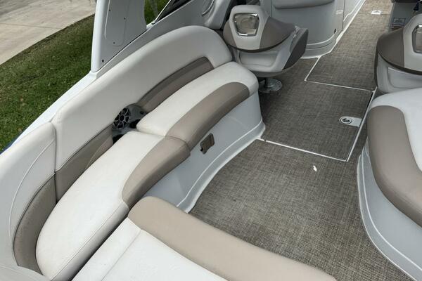 26ft Crownline Yacht For Sale