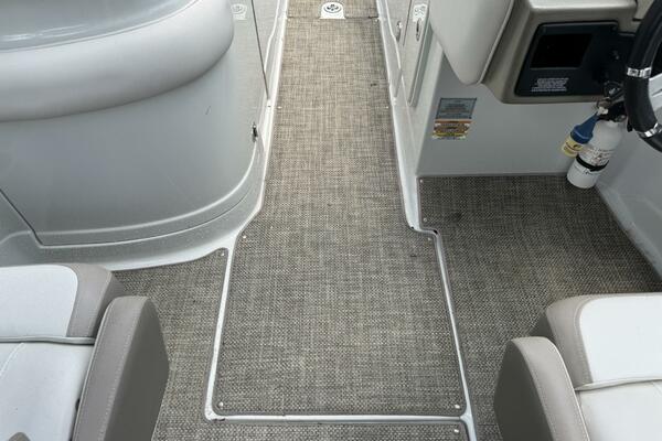 26ft Crownline Yacht For Sale