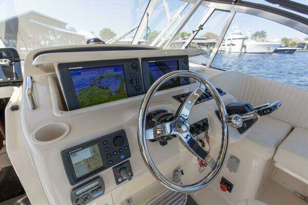 Grady-White 330 Express Yacht For Sale