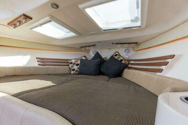 Grady-White 330 Express Yacht For Sale