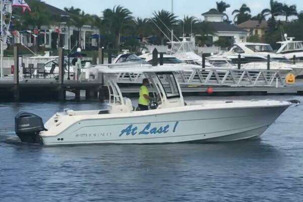 30-ft-Robalo-2018-R302 Center Console-At Last-Pompano Beach Florida United States yacht for sale